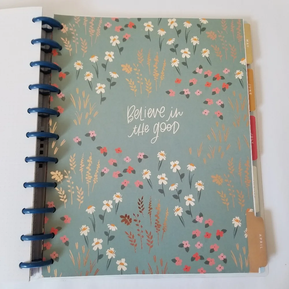 2023 Planner with Heart Shaped Rings